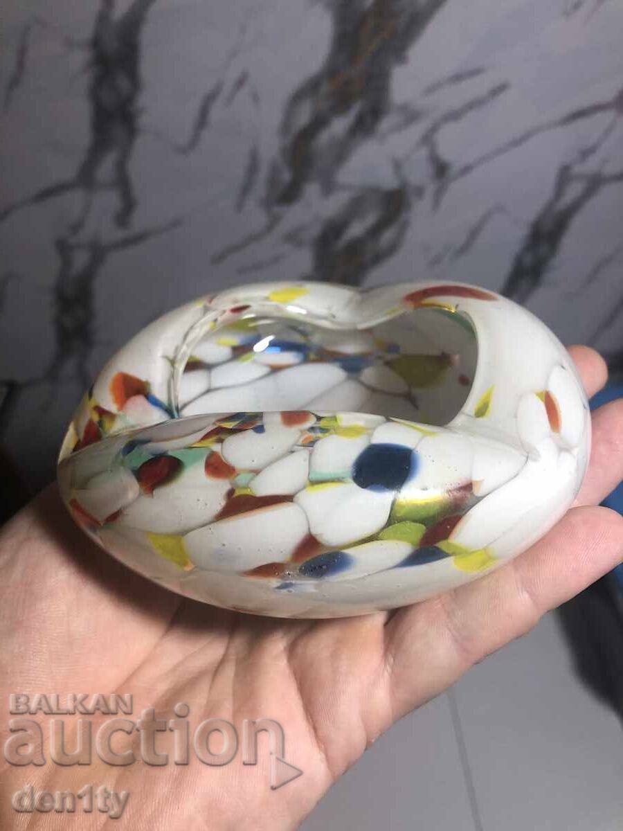 Аукцион стъклен пепелник, тип мурано