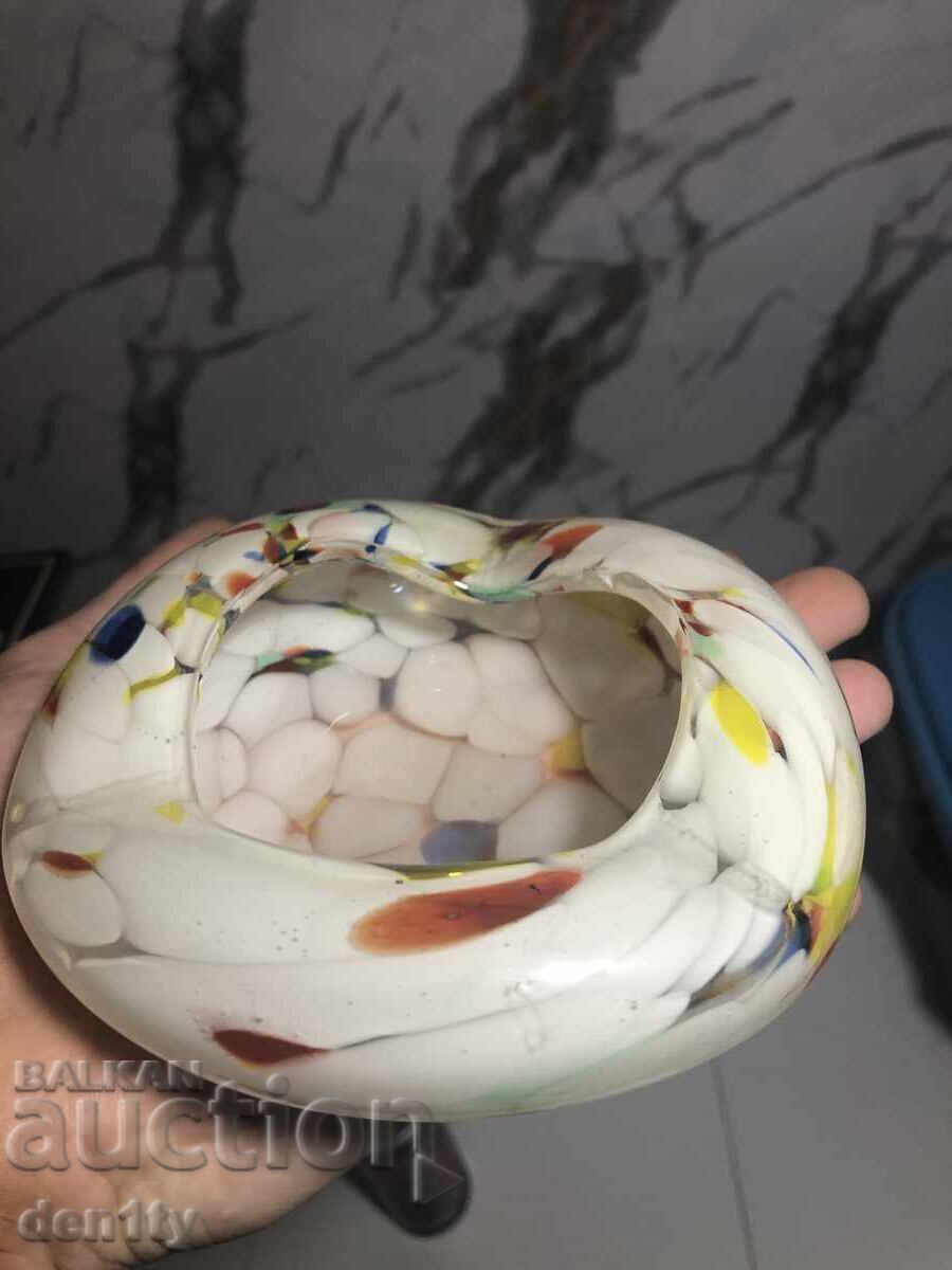 Доставка на стъклен пепелник, тип мурано