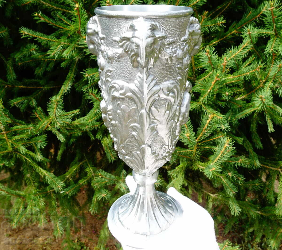 Delivery of Goblet, wine glass, ram heads, angels, baroque