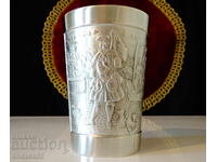 Калаена чаша,халба,картини със стари занаяти.