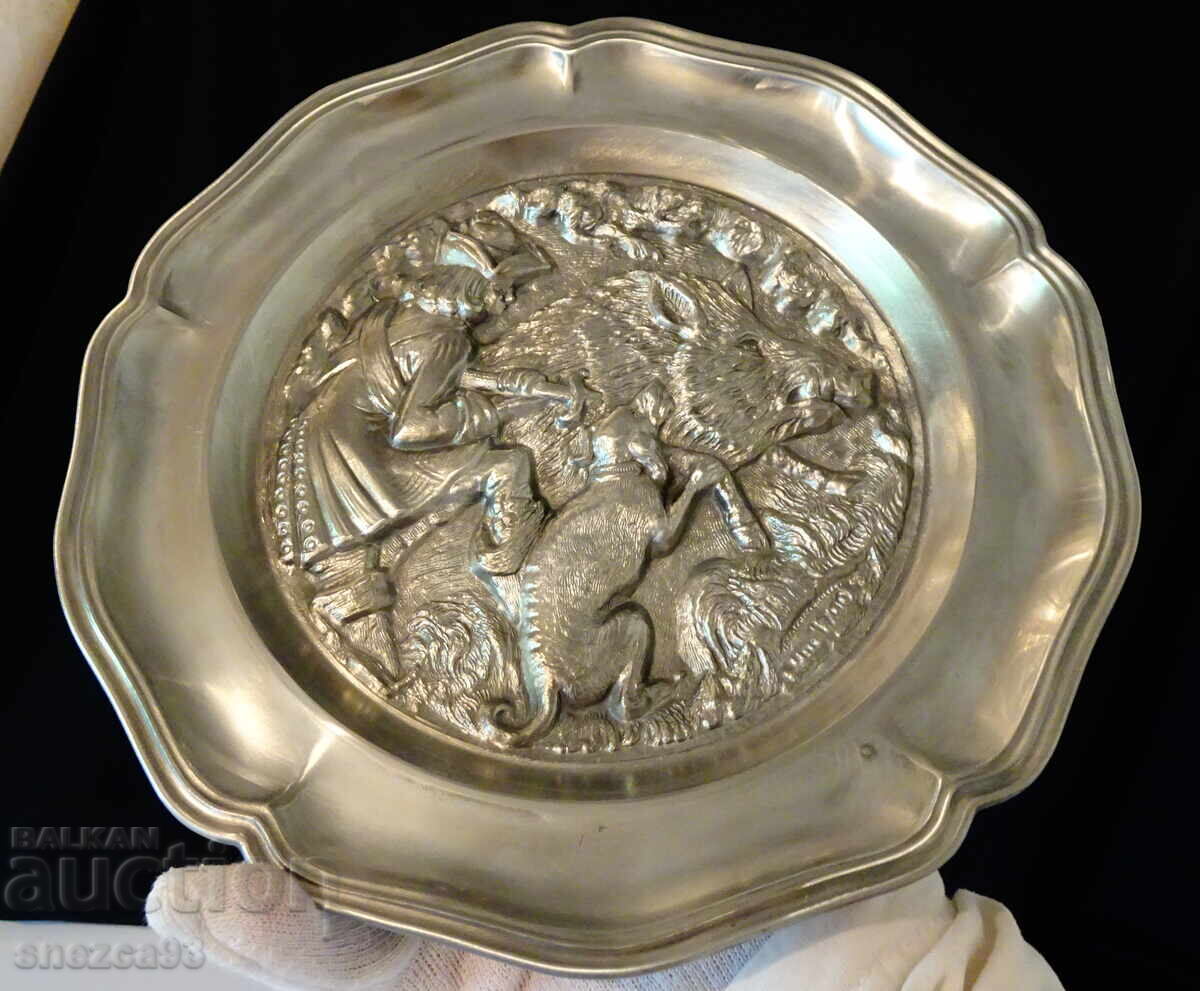Earthenware plate panel with boar hunting in 1700 with price 39.00 BGN | € 19.94