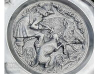 Farfurie de cositor cu panou reprezentând vânătoare de mistreți din 1700