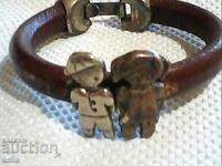 Frumoasă geantă de piele veche, cu elemente argintate