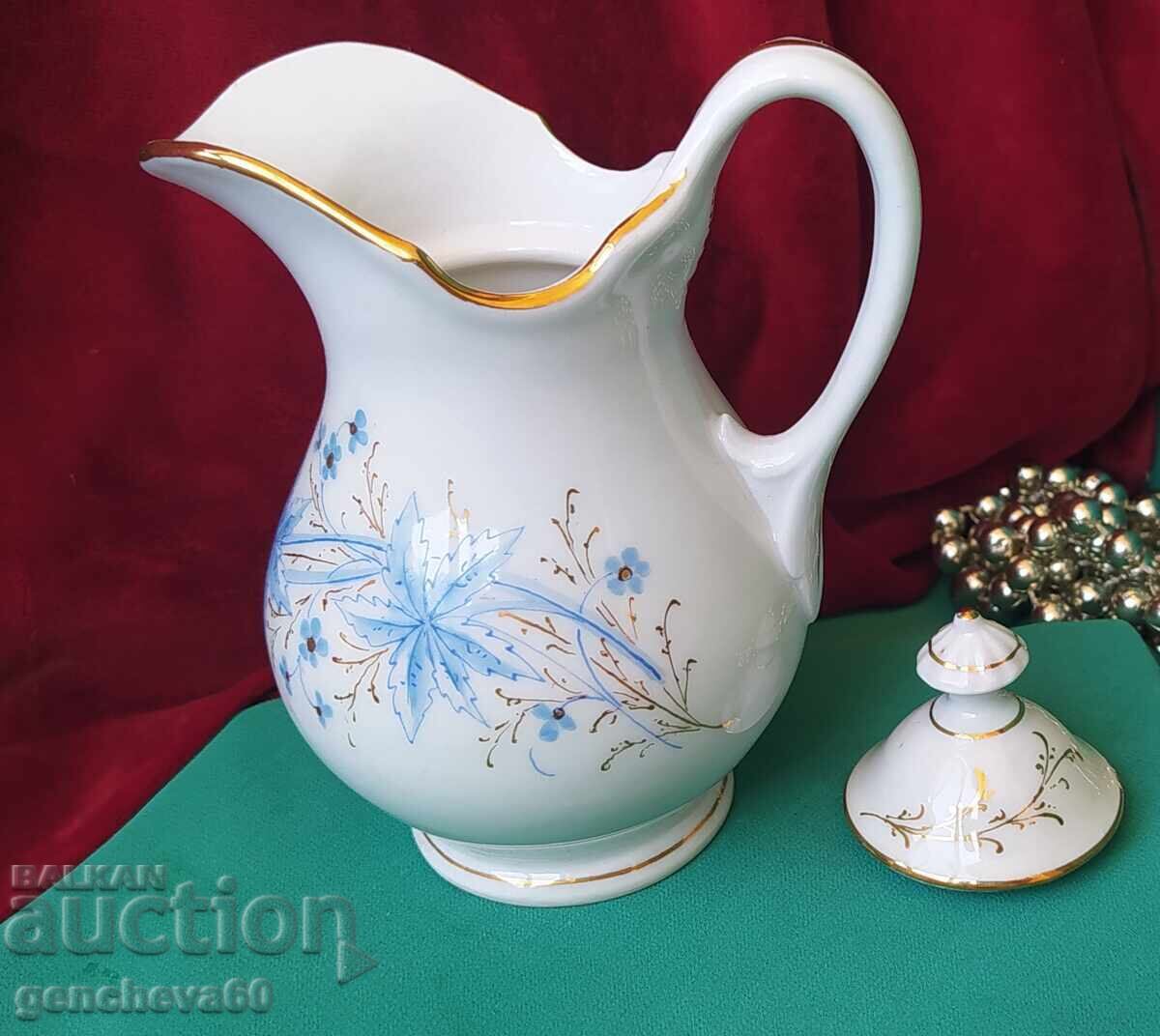 Красива каничка за мляко от фин порцелан с цена 25.00 лв. | € 12.78 Красива каничка за мляко от фин порцелан с цена 25.00 лв. | € 12.78