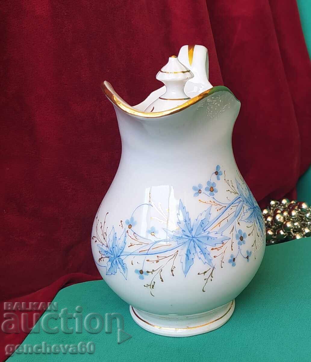 Аукцион Красива каничка за мляко от фин порцелан Аукцион Красива каничка за мляко от фин порцелан