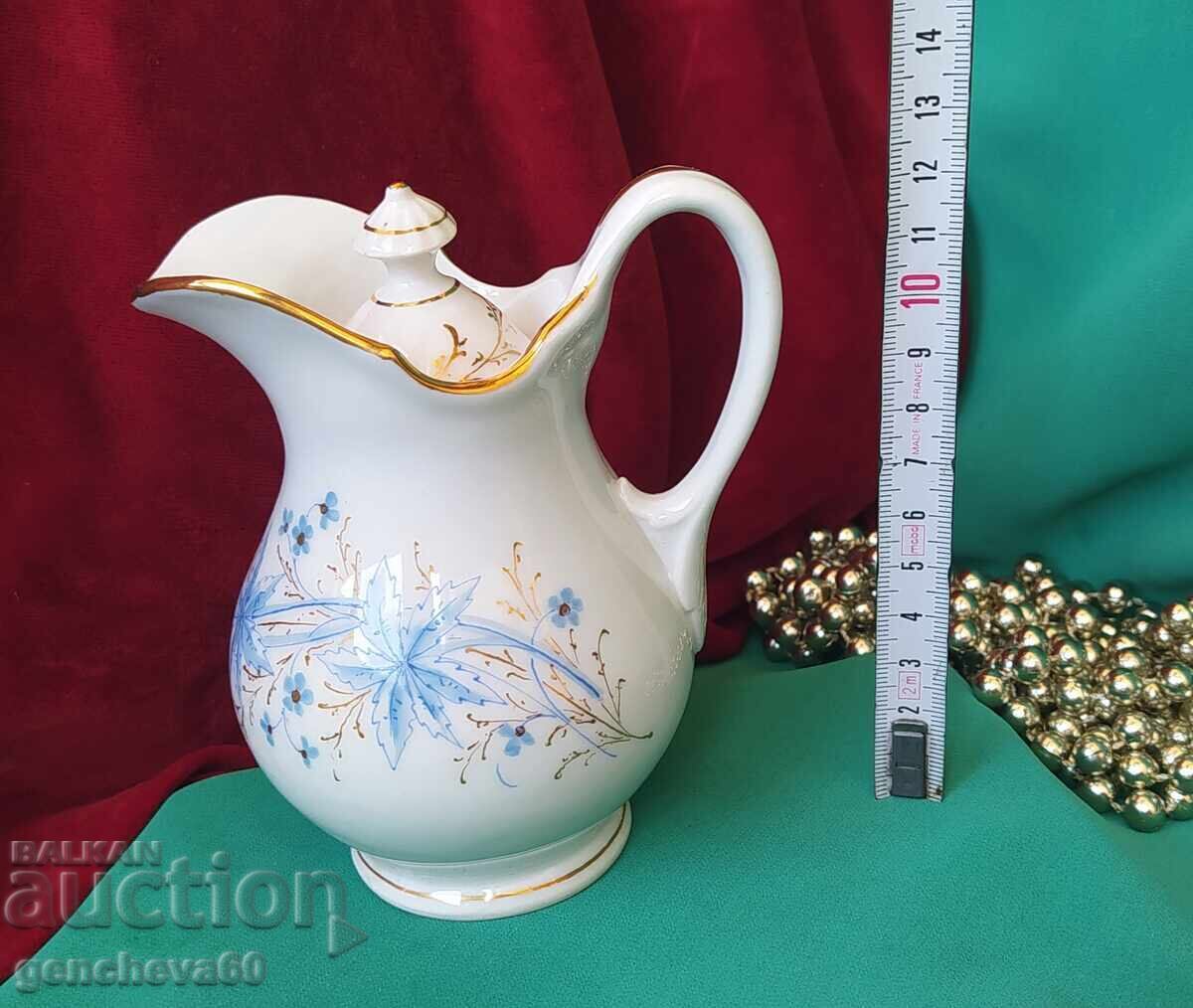 Красива каничка за мляко от фин порцелан Красива каничка за мляко от фин порцелан