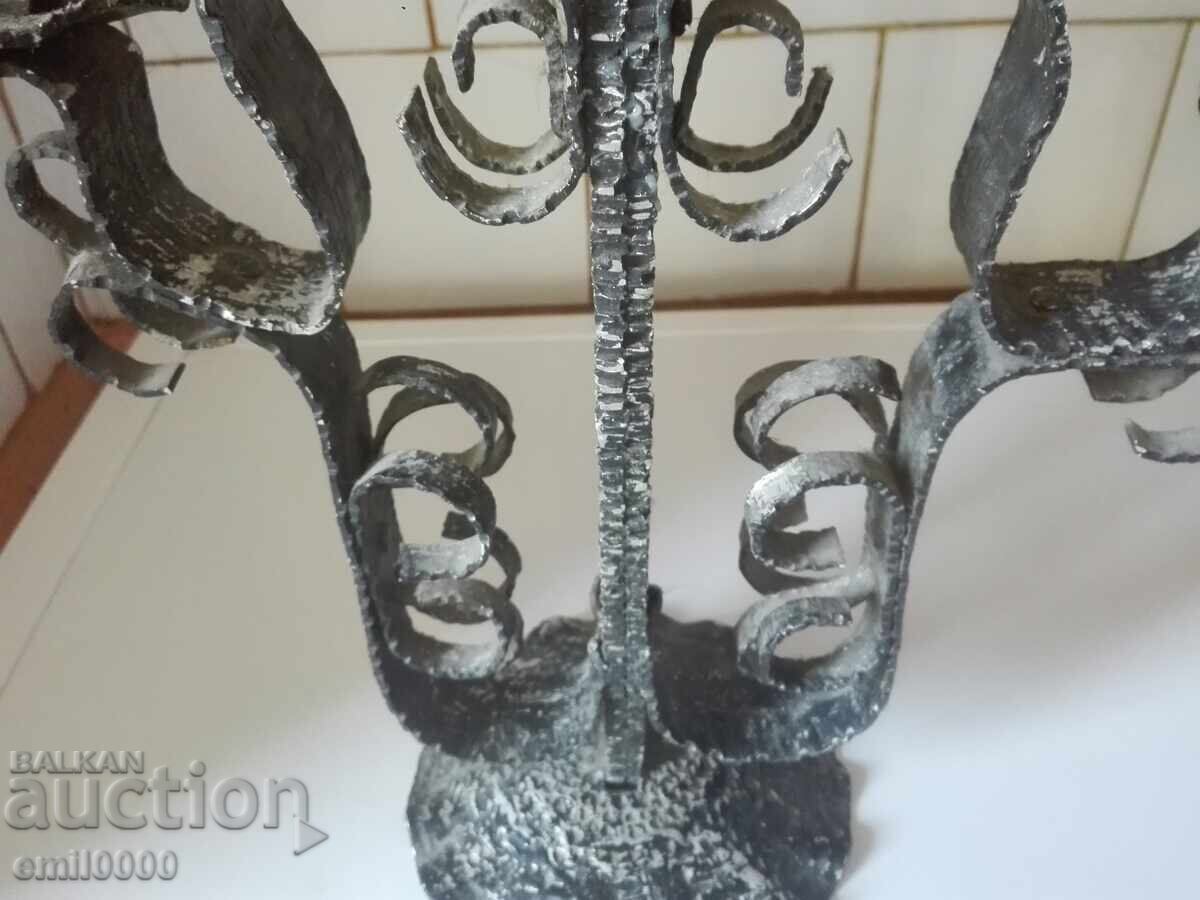 Δημοπρασία Παλαιός μεταλλικός κηροστάτης τριάδα Δημοπρασία Παλαιός μεταλλικός κηροστάτης τριάδα