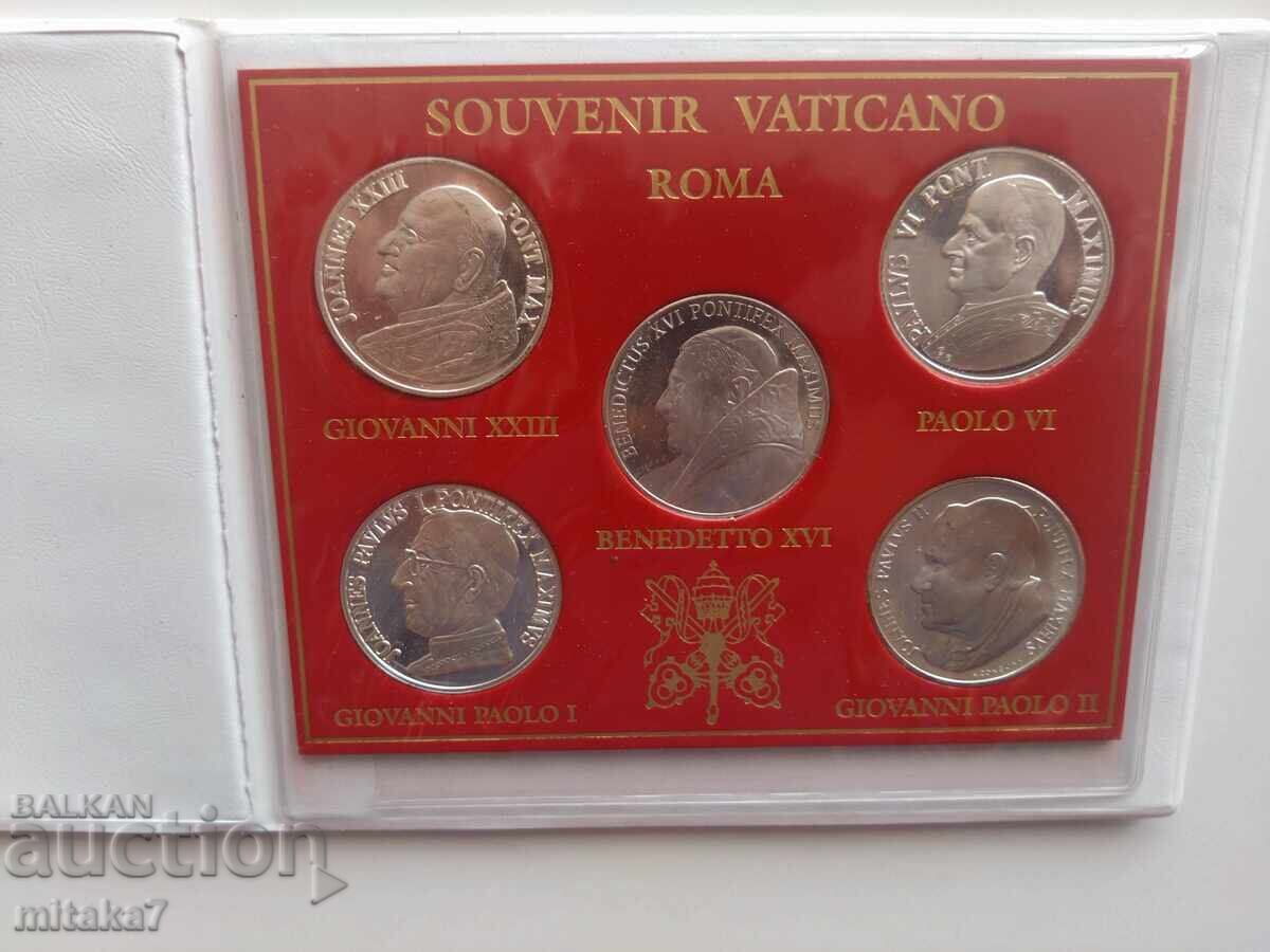 Сувенирен сет, Ватикана с цена 26.00 лв. | € 13.29 Сувенирен сет, Ватикана с цена 26.00 лв. | € 13.29