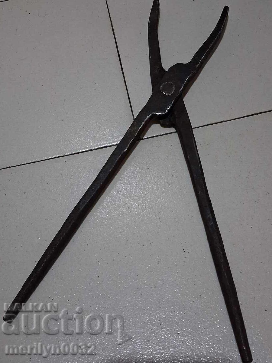 Clești vechi de fierar, șindrilă, fier forjat Clești vechi de fierar, șindrilă, fier forjat