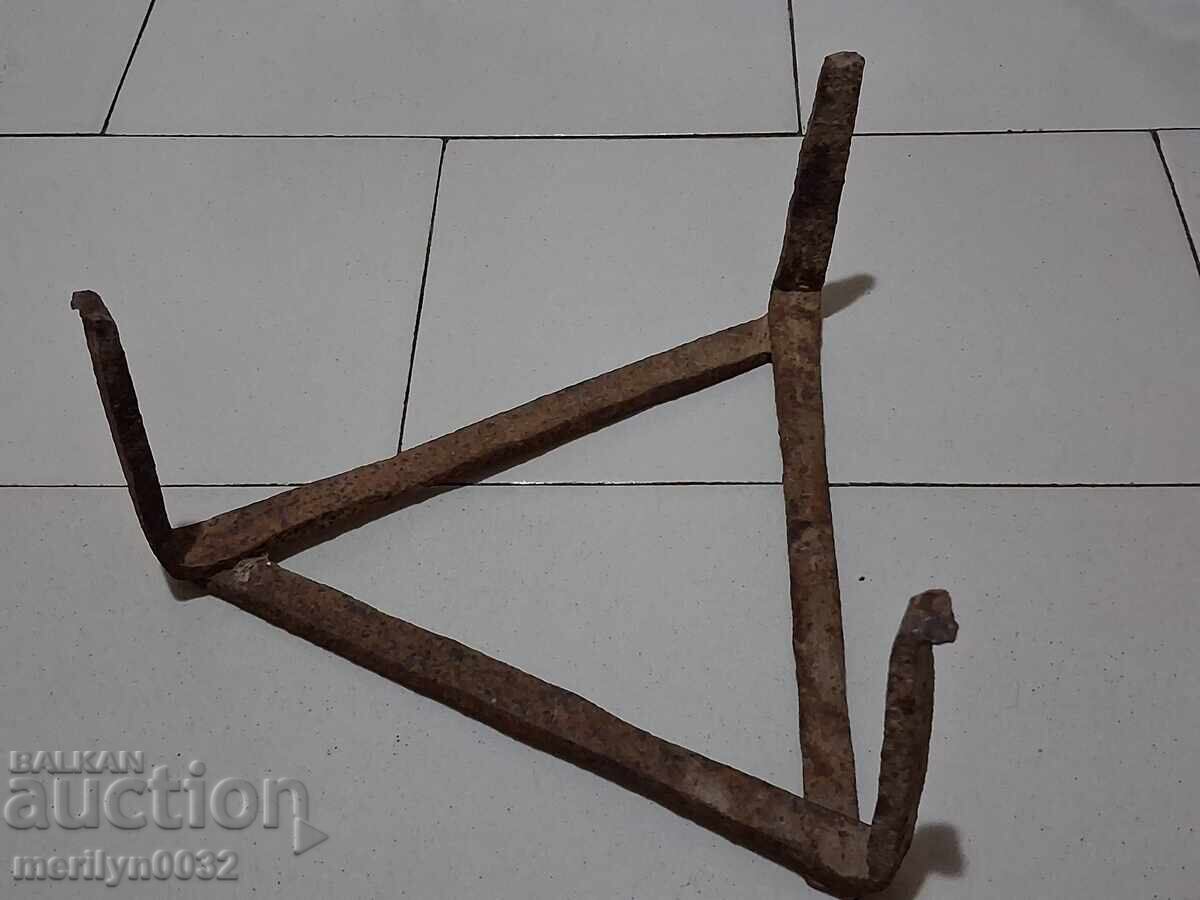 Παλιό σφυρήλατο τηγάνι, σφυρήλατο σίδερο, πρωτόγονο πυροστιά με τιμή 39.00 BGN | € 19.94 Παλιό σφυρήλατο τηγάνι, σφυρήλατο σίδερο, πρωτόγονο πυροστιά με τιμή 39.00 BGN | € 19.94