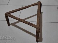 Παλιό σφυρήλατο τηγάνι, σφυρήλατο σίδερο, πρωτόγονο πυροστιά