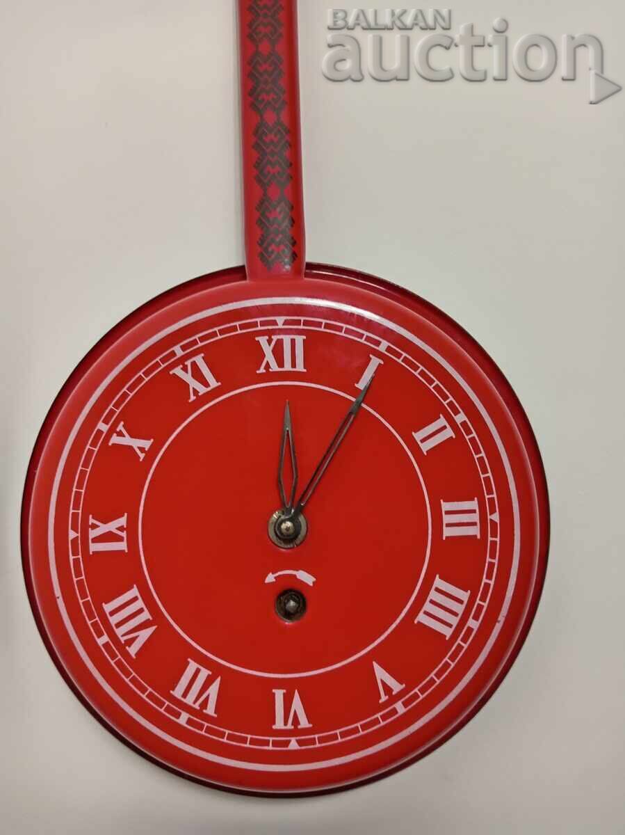 Licitație Ceas de perete tigaie retro vintage anii '70 Licitație Ceas de perete tigaie retro vintage anii '70