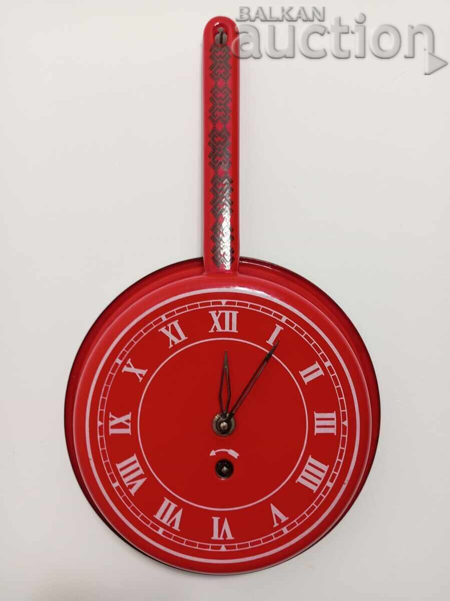 Livrarea Ceas de perete tigaie retro vintage anii '70 Livrarea Ceas de perete tigaie retro vintage anii '70