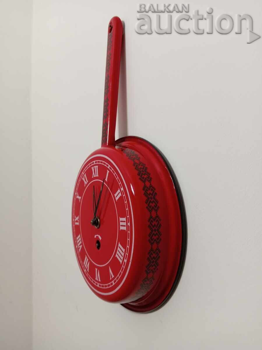 Ceas de perete tigaie retro vintage anii '70 - 5 Ceas de perete tigaie retro vintage anii '70 - 5