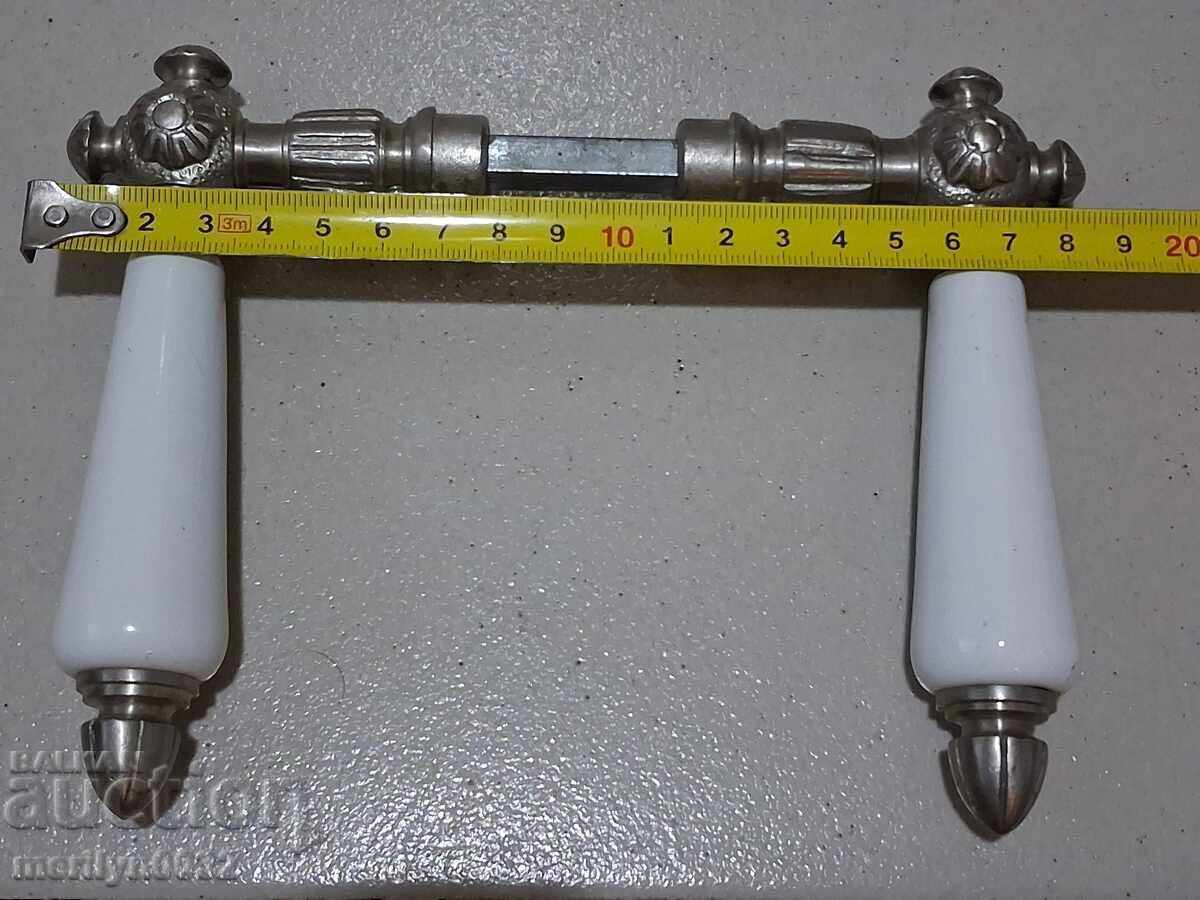 Стара брава бронзов обков ръкохватки с порцелан - 6