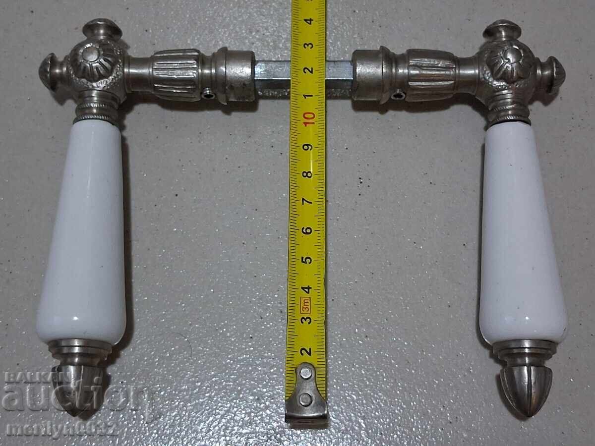 Стара брава бронзов обков ръкохватки с порцелан - 7