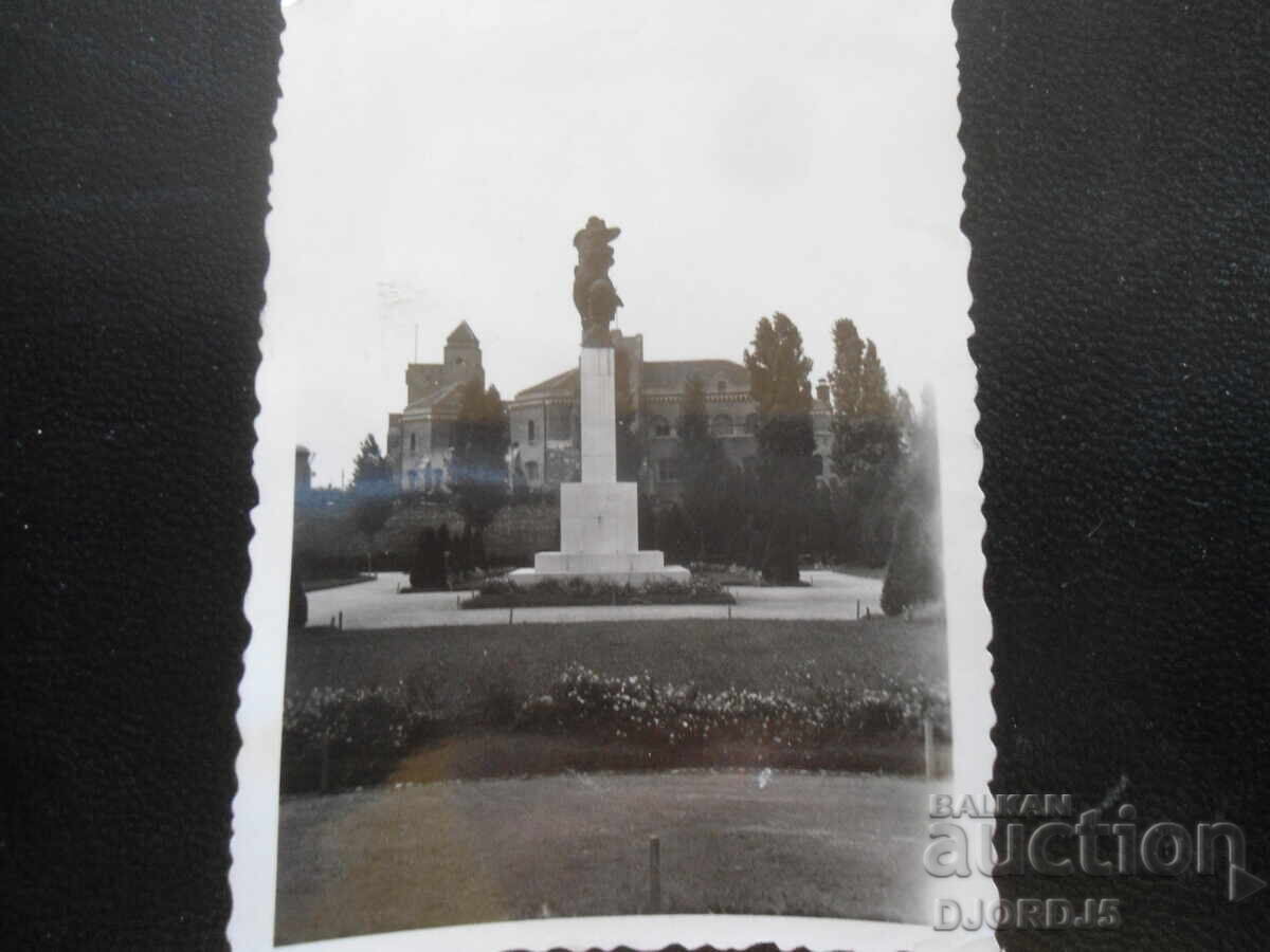 Παλιά φωτογραφία, Μνημείο σε ένδειξη ευγνωμοσύνης προς τη Γαλλία Παλιά φωτογραφία, Μνημείο σε ένδειξη ευγνωμοσύνης προς τη Γαλλία