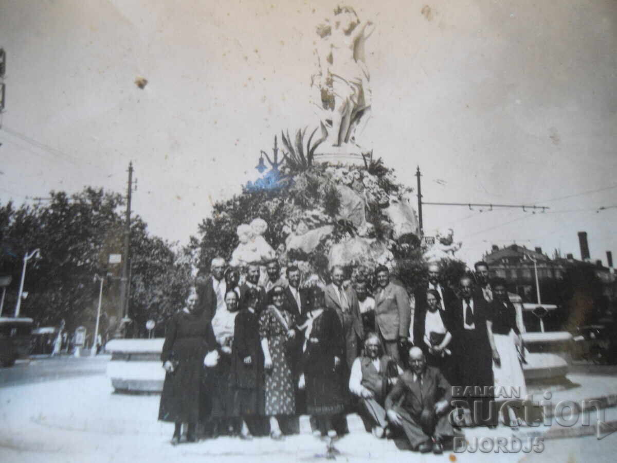 Fotografie veche, Montpellier, Monumentul din piață Fotografie veche, Montpellier, Monumentul din piață
