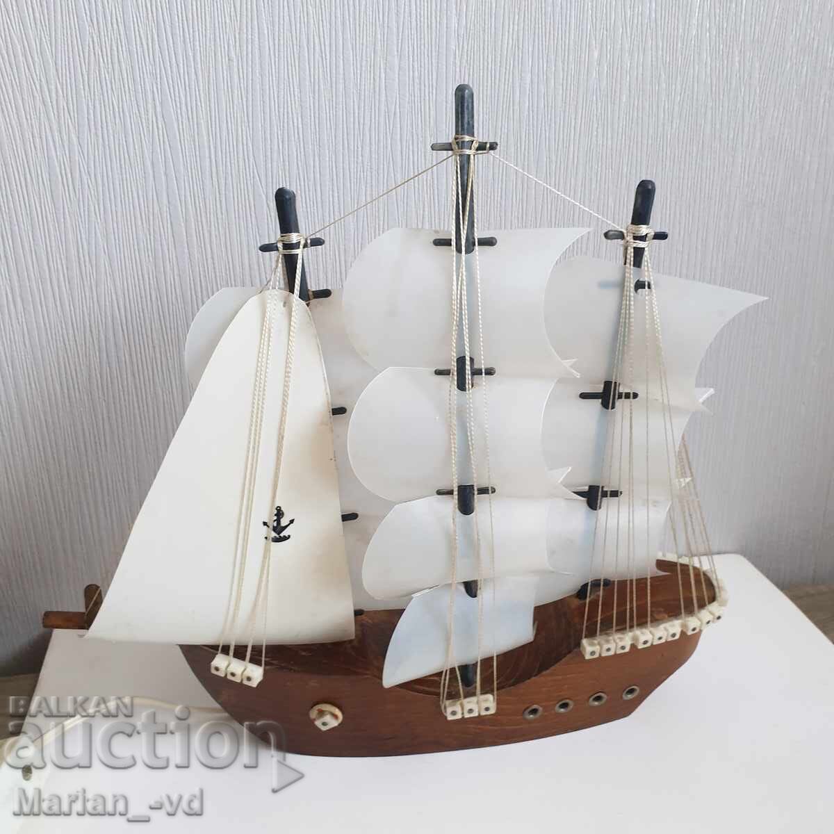 Νυχτερινό φως πλοίο με τιμή 40.00 BGN | € 20.45