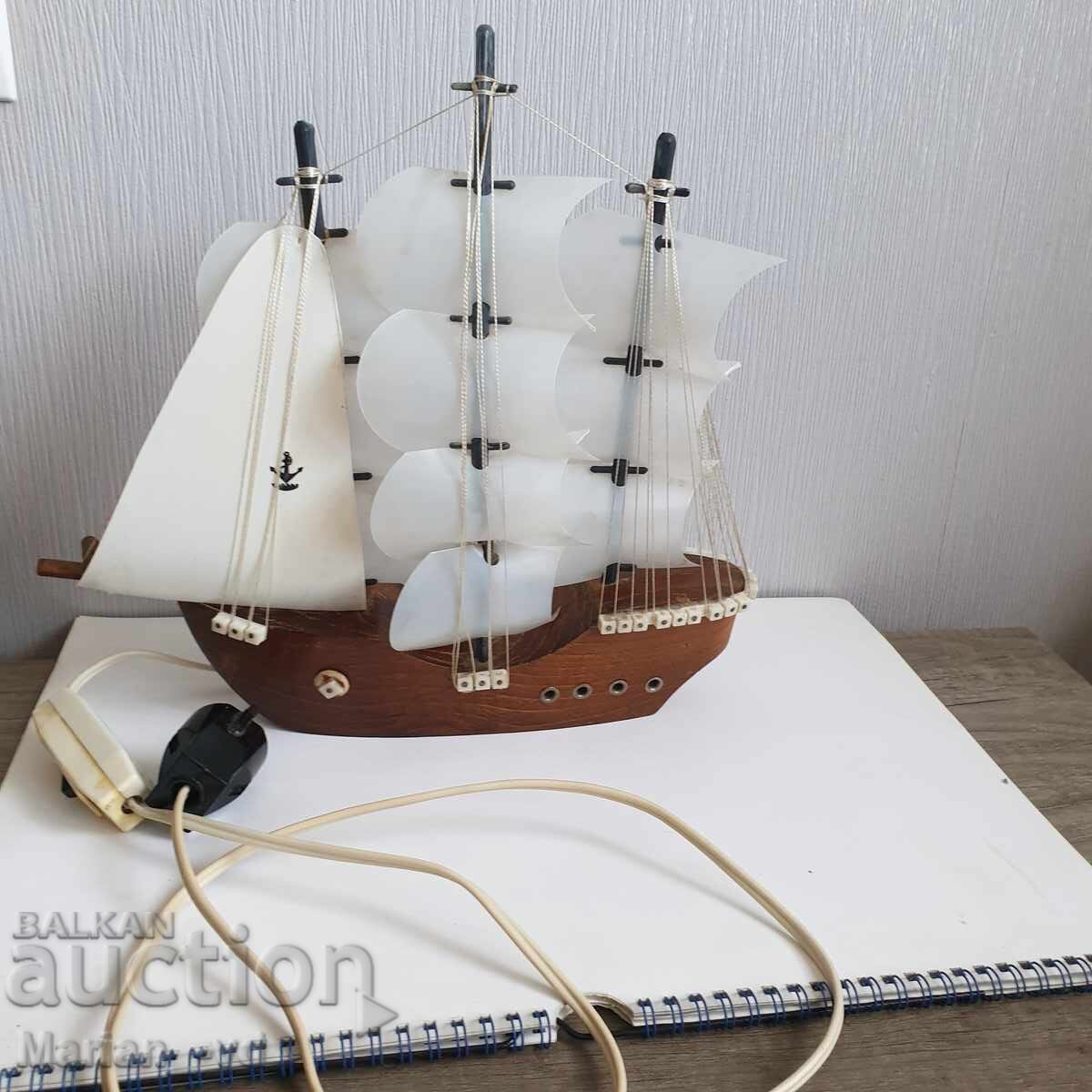 Νυχτερινό φως πλοίο