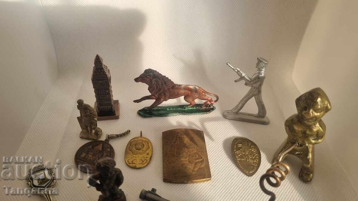 Разни фигурки с цена 25.00 лв. | € 12.78