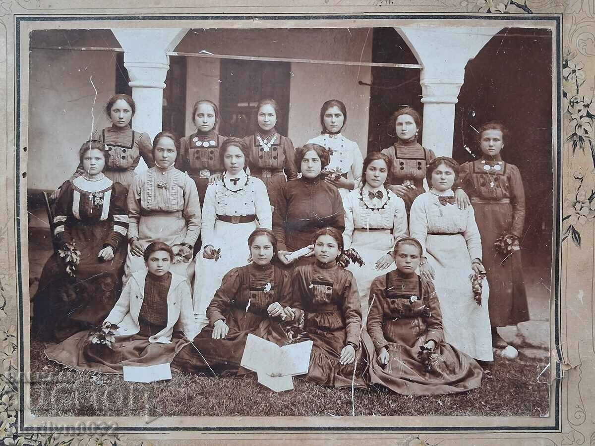 Portret de pe podurile bunicilor, fotografie în ramă