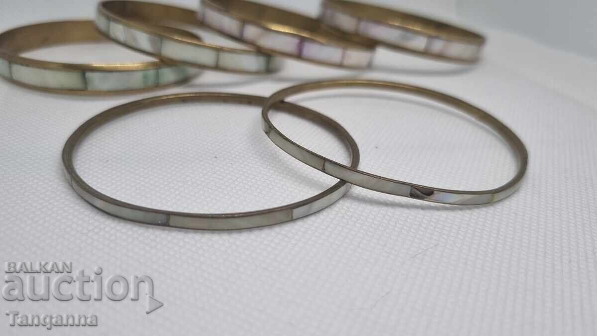 Bracelet set with mother-of-pearl with price 20.00 BGN | € 10.23 Bracelet set with mother-of-pearl with price 20.00 BGN | € 10.23