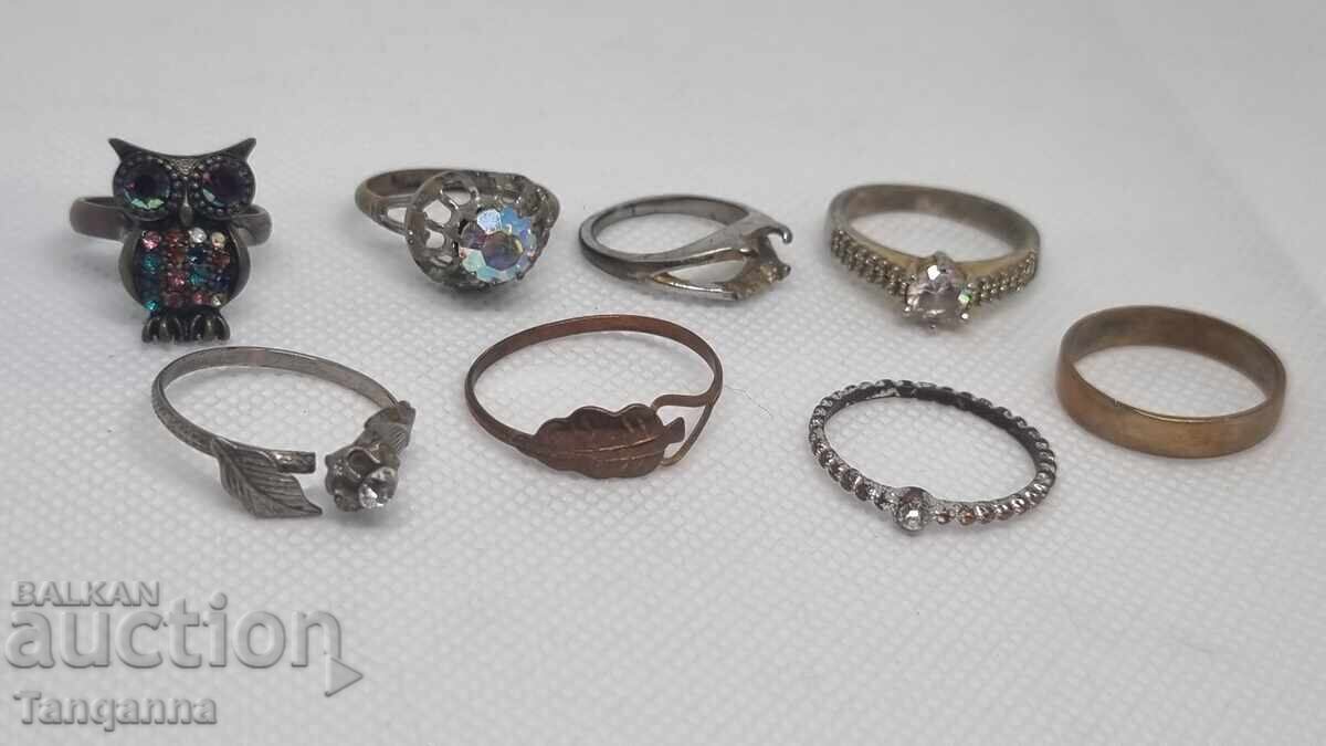 Diverse inele cu preț 8.00 BGN | € 4.09