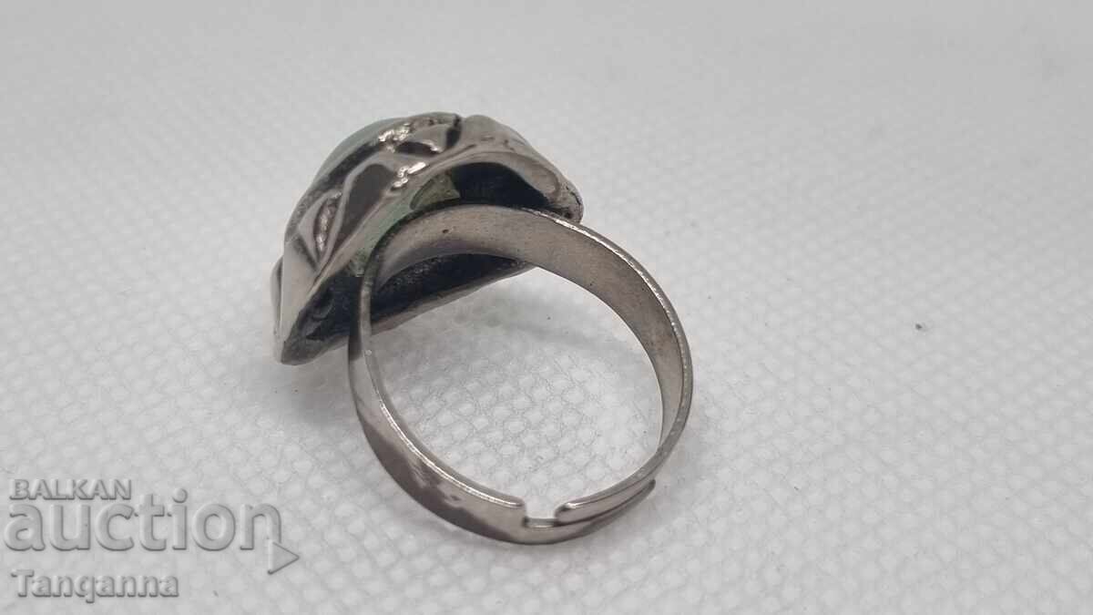 Inel retro cu preț 10.00 BGN | € 5.11 Inel retro cu preț 10.00 BGN | € 5.11