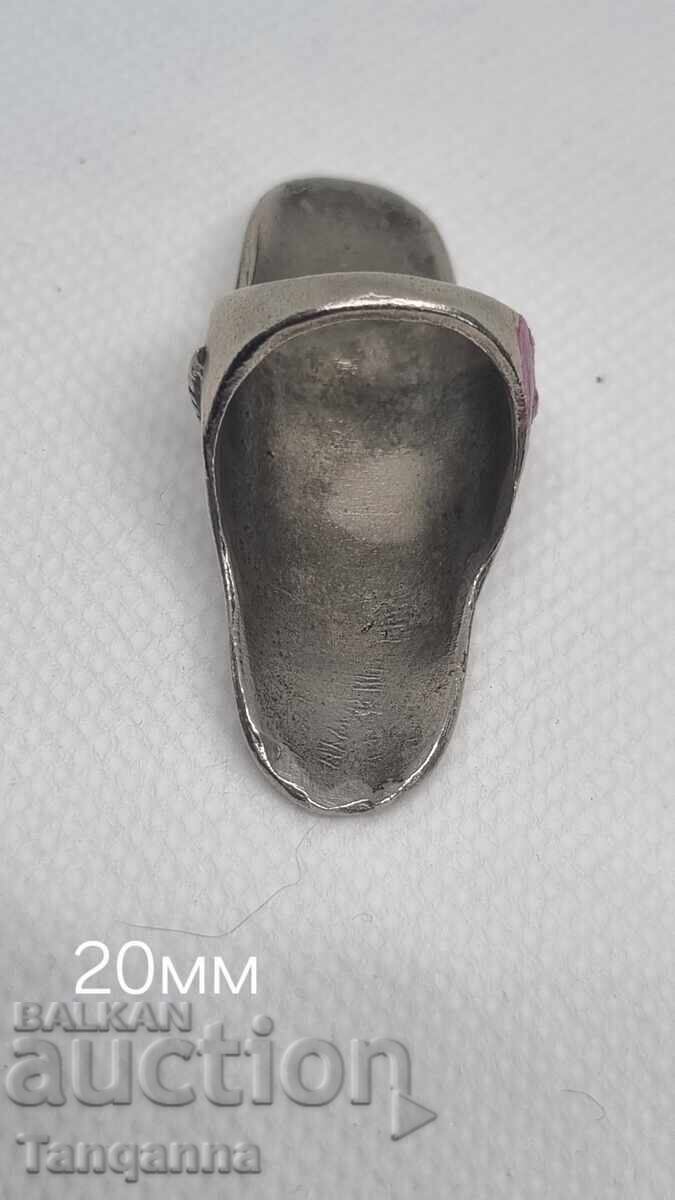 Δημοπρασία Δροσερό δαχτυλίδι Δημοπρασία Δροσερό δαχτυλίδι