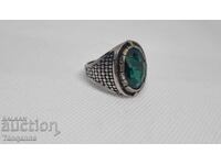 Υπέροχο δαχτυλίδι με πράσινο πέτρα