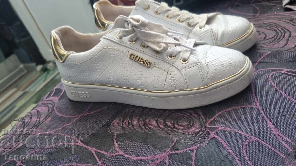 Γνήσια αθλητικά παπούτσια GUESS με τιμή 30.00 BGN | € 15.34