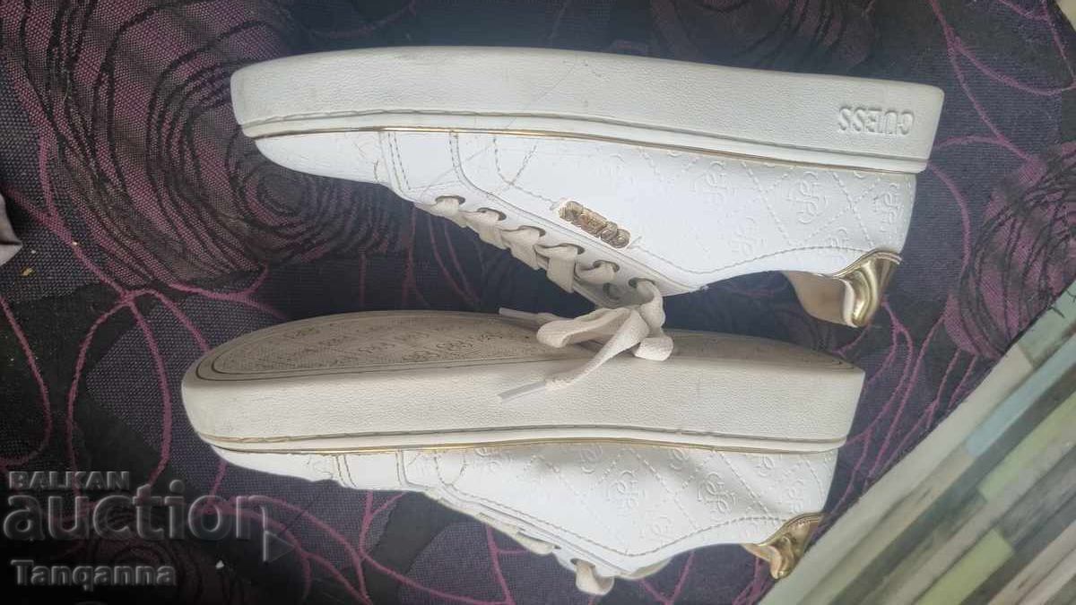 Παράδοση Γνήσια αθλητικά παπούτσια GUESS