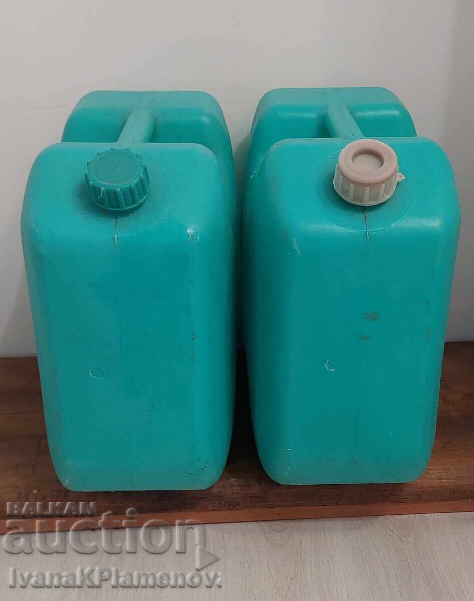 Livrarea Două tuburi a câte 20 de litri, curate