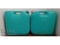 Two 20-liter tubs, clean