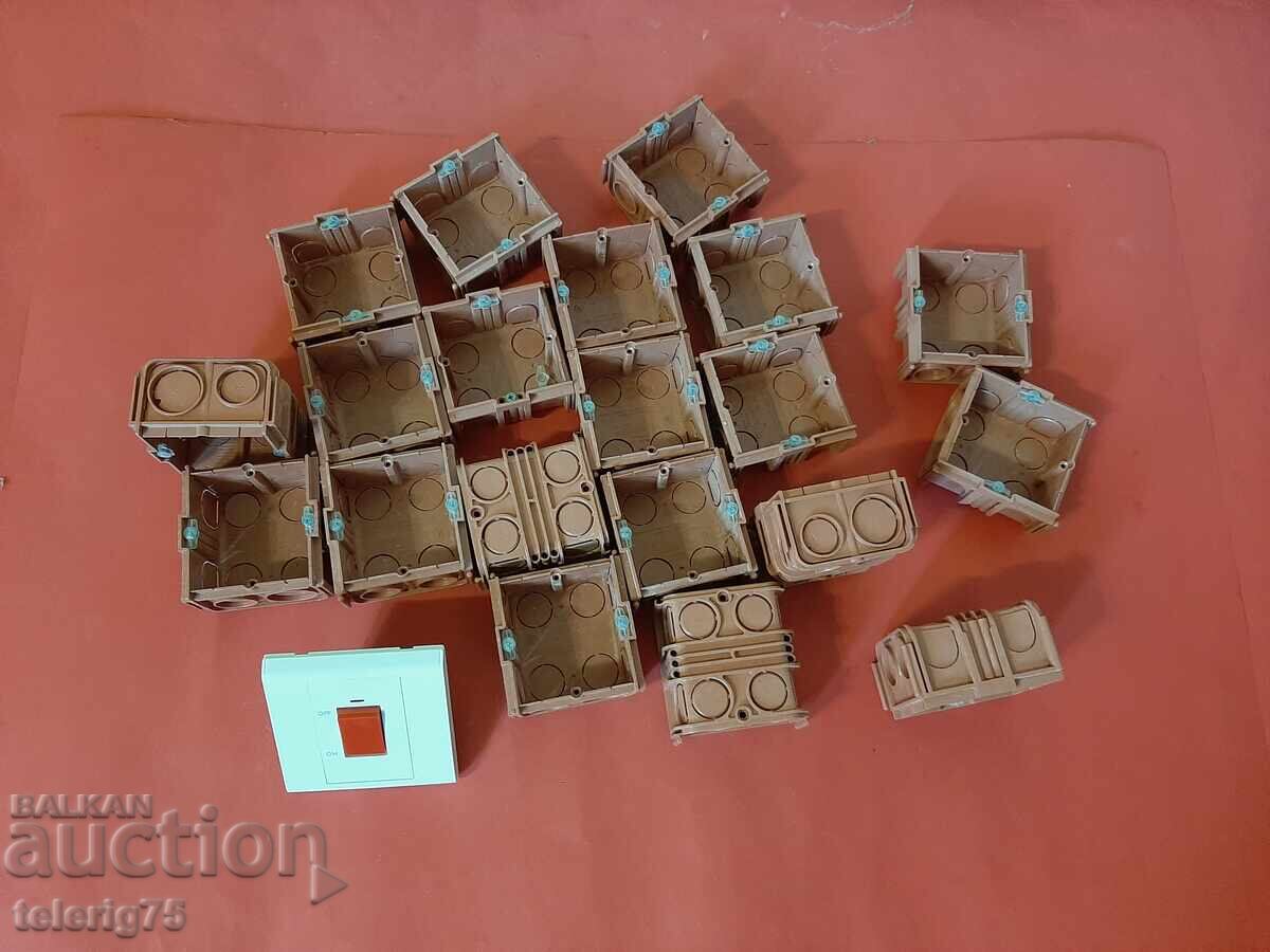 Console pătrate Standard European/German LEGRAND cu preț 2.00 BGN | € 1.02 Console pătrate Standard European/German LEGRAND cu preț 2.00 BGN | € 1.02