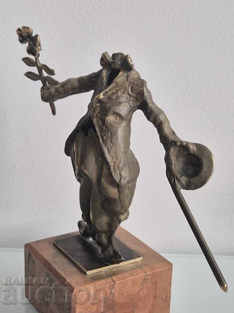 Delivery of Stavri Kalinov 1944-2023 Charlie Chaplin with a 4-leaf clover