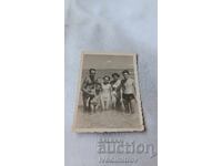 Снимка Семейство на брега на морето