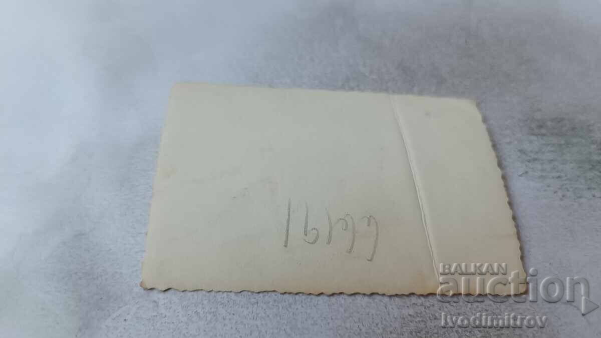 Φωτογραφία Σοφία Άνδρας και γυναίκα στο πεζοδρόμιο με τιμή 1.85 BGN | € 0.95