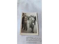 Φωτογραφία Σοφία Άνδρας και γυναίκα στο πεζοδρόμιο