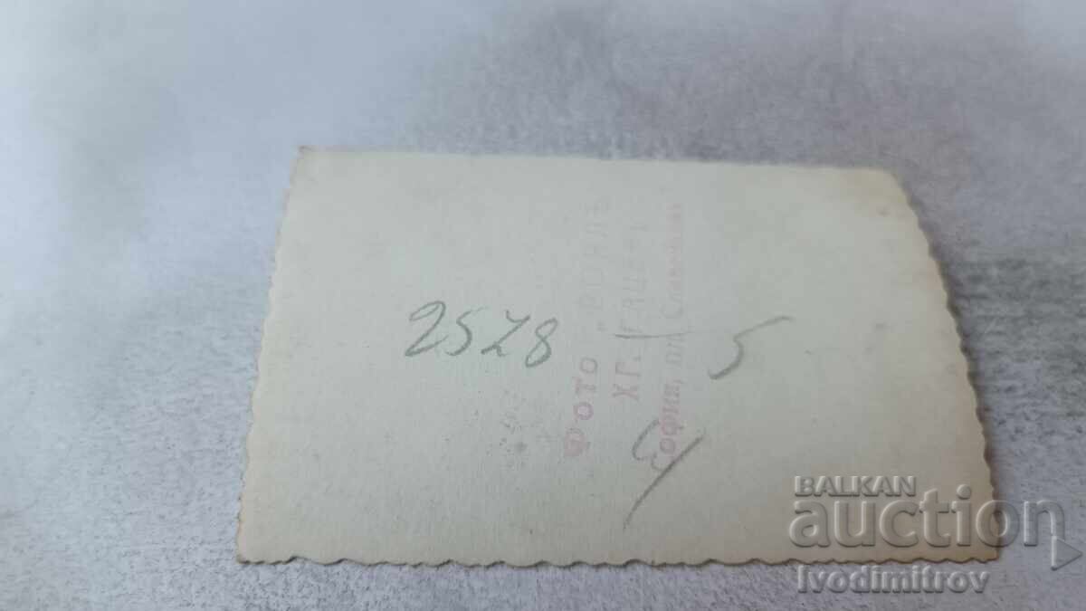 Снимка София Четири млади жени на площад Славейков с цена 2.45 лв. | € 1.25