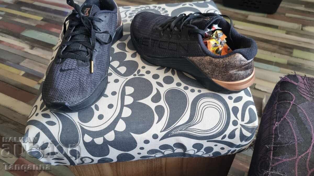 Pantofi sport NIKE 40 Pantofi sport NIKE 40