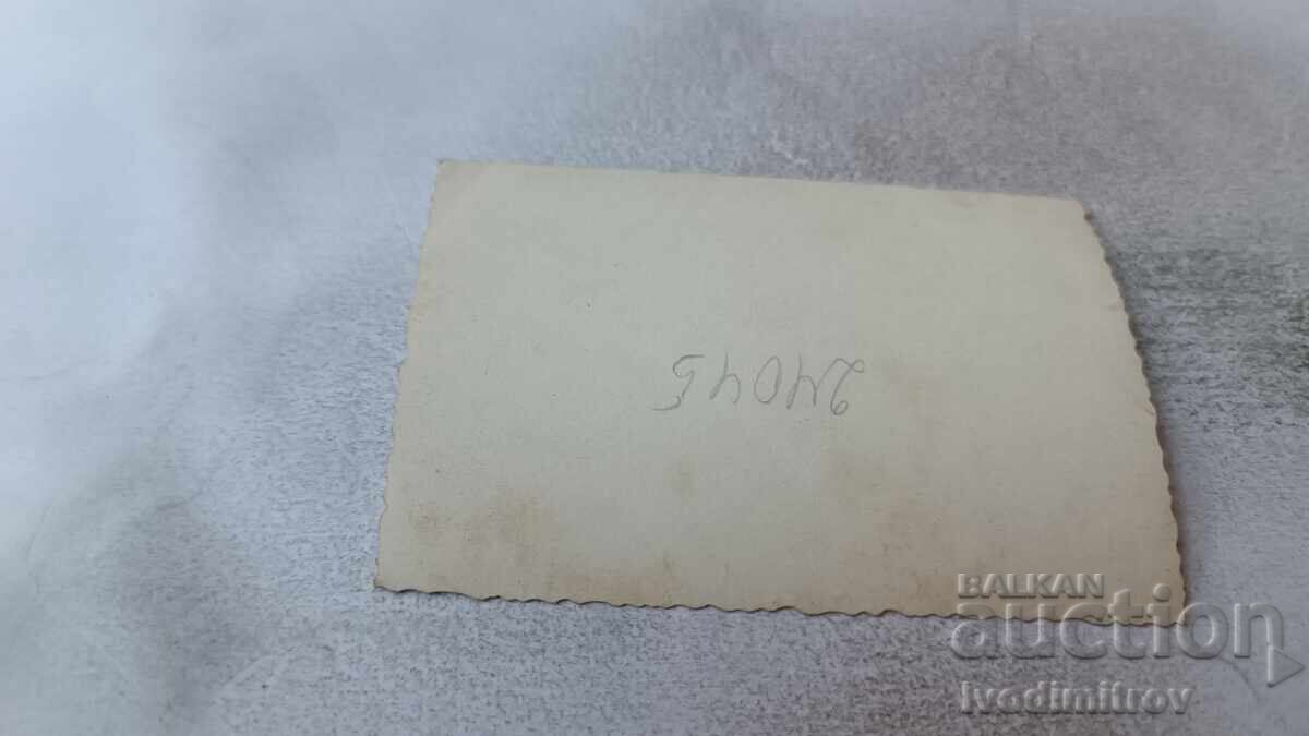 Снимка София Млада жена на разходка с цена 2.45 лв. | € 1.25 Снимка София Млада жена на разходка с цена 2.45 лв. | € 1.25