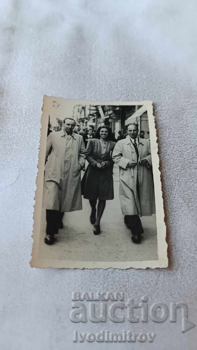 Photo Sofia Two men and a young girl on a walk Photo Sofia Two men and a young girl on a walk