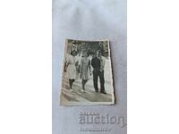 Φωτογραφία Σόφια Άνδρας και δύο γυναίκες στη λεωφόρο Τσάρ Όσβομποντιτέλ