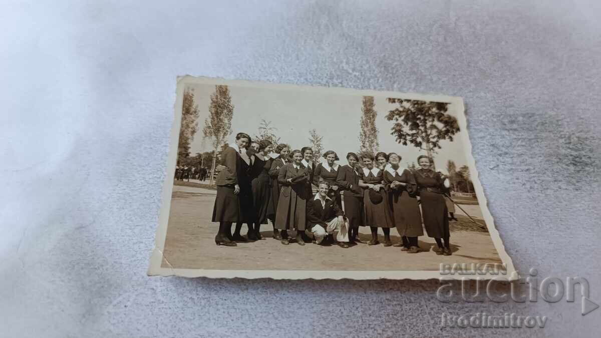 Φωτογραφία Σόφιας, Μαθήτριες στον Βορις Γκάρντινα 1936