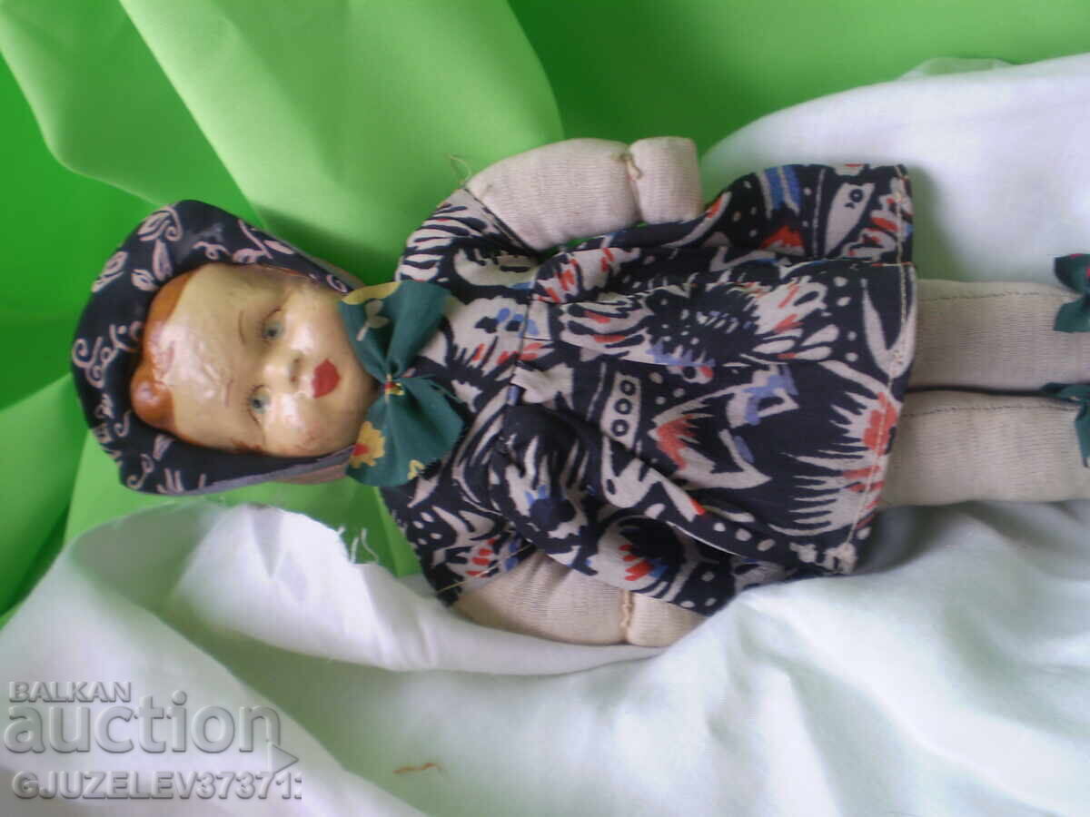 Доставка на Стара кукла лице папиемаше тялото е изработено от плат