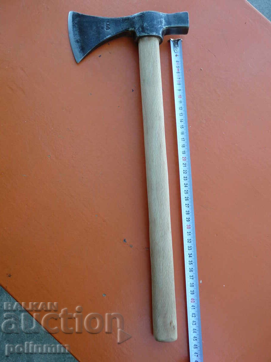 Old axe hammer - 584