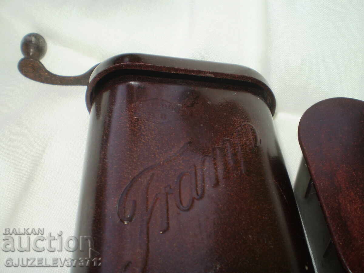 Vintage German Bakelite Coffee Grinder from World War II - 5 Vintage German Bakelite Coffee Grinder from World War II - 5