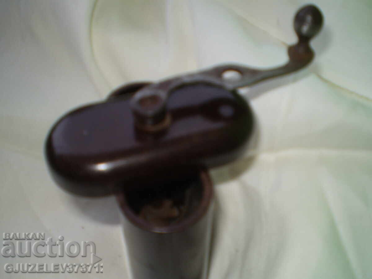 Vintage German Bakelite Coffee Grinder from World War II - 7 Vintage German Bakelite Coffee Grinder from World War II - 7
